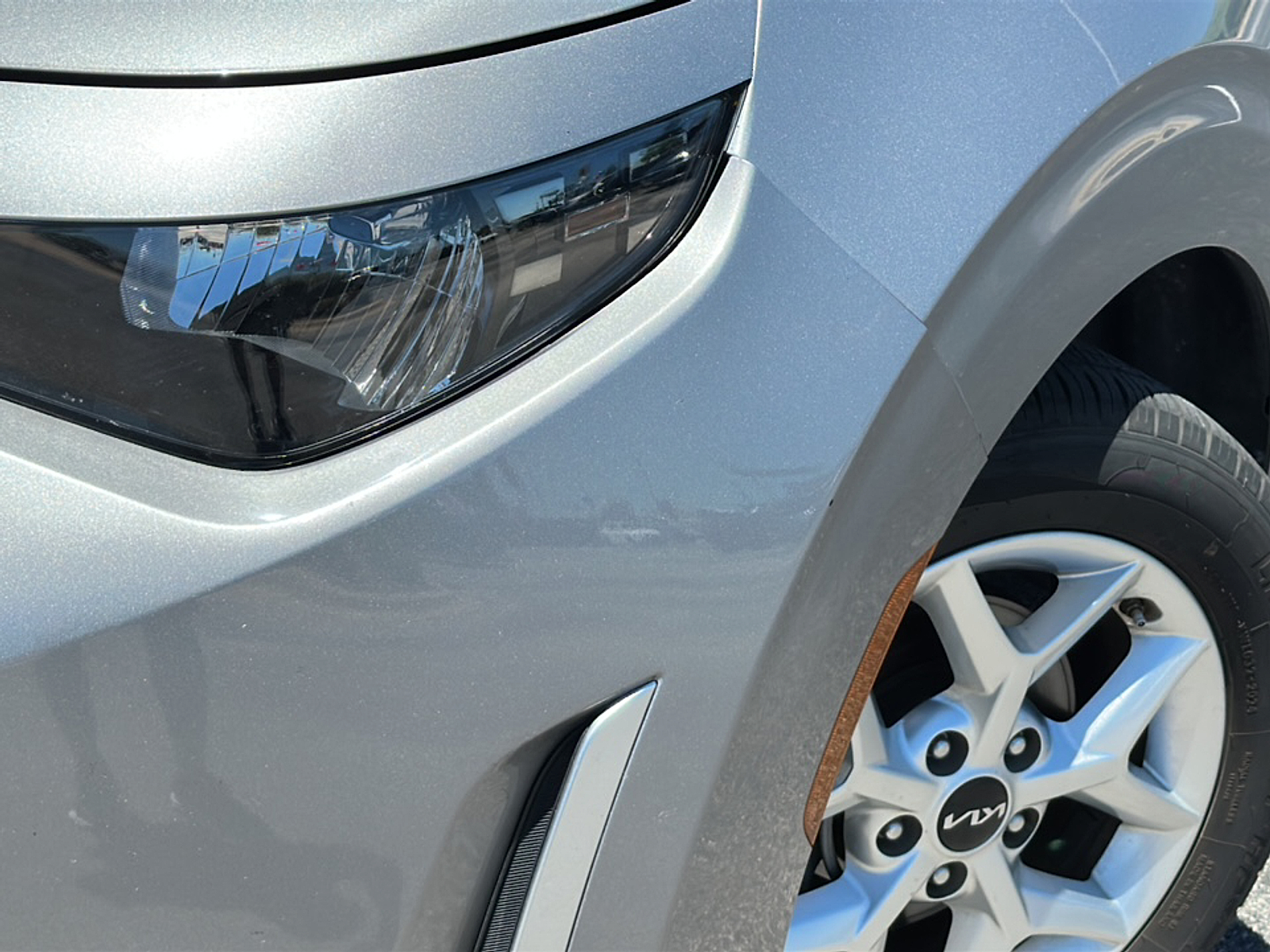 2023 Kia Soul LX photo 2