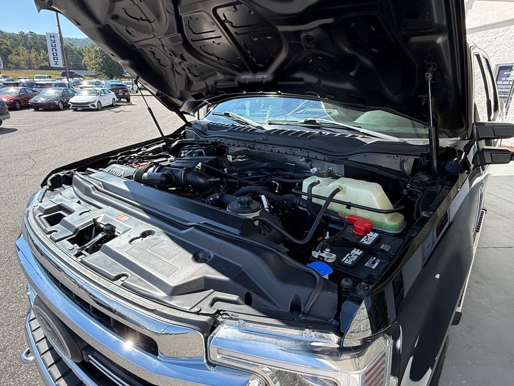 2022 Ford F-350 Lariat photo 27