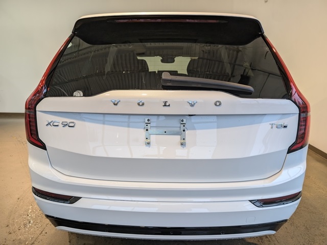 2026 Volvo XC90 T8 photo 4