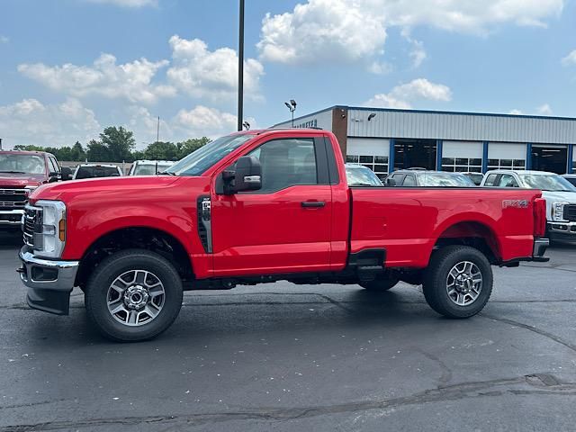 2025 Ford F-350 XLT photo 3