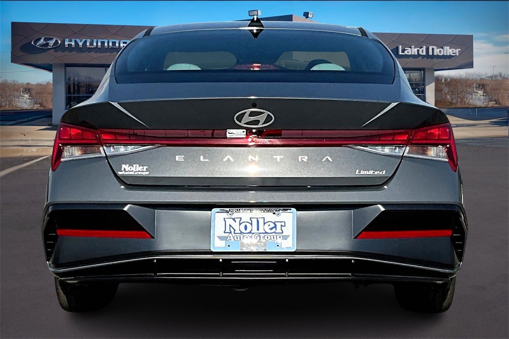 2025 Hyundai Elantra Limited photo 4
