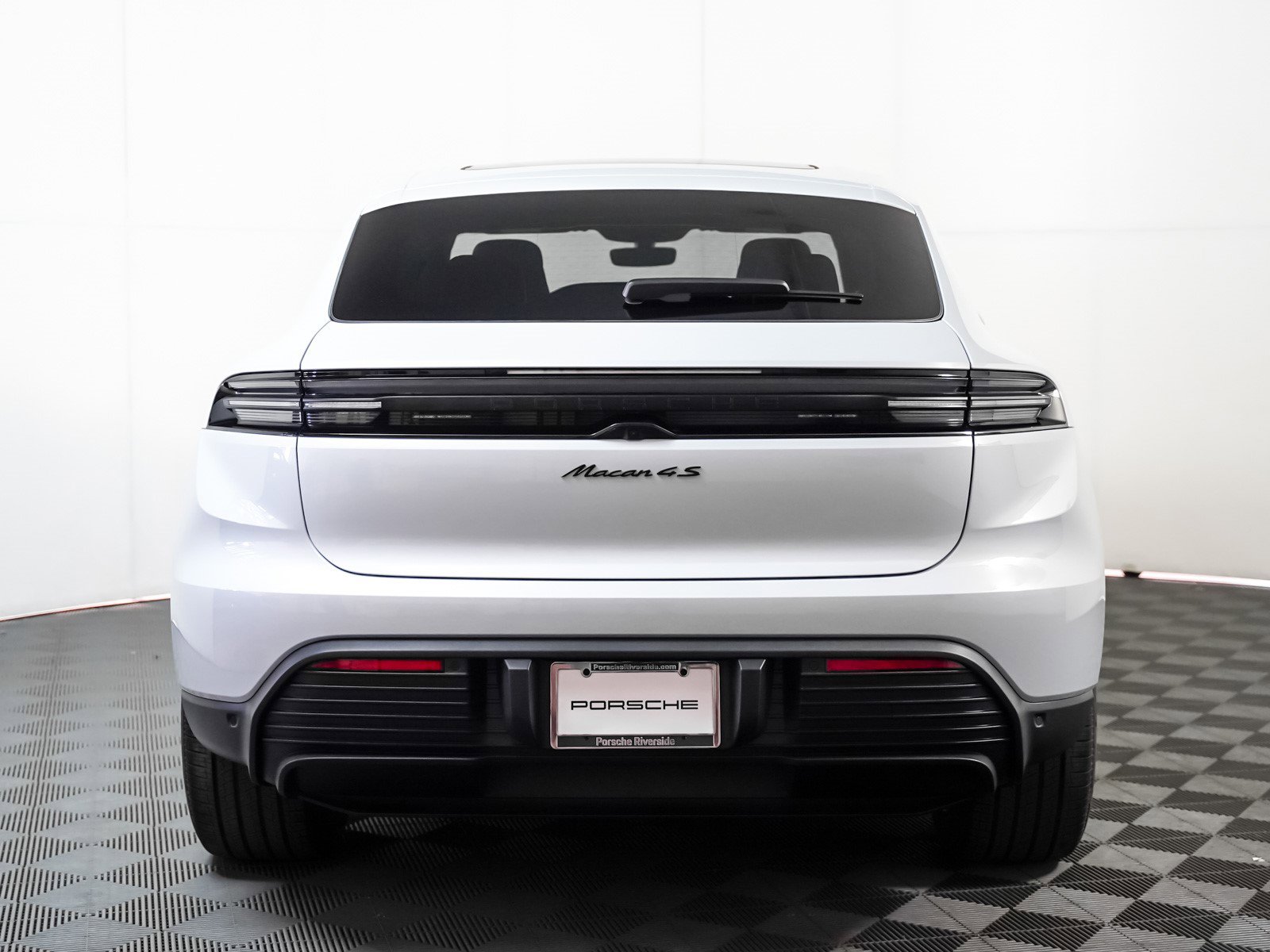 2025 Porsche Macan Electric photo 11