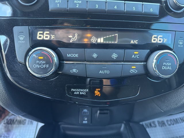 2017 Nissan Rogue SV photo 27