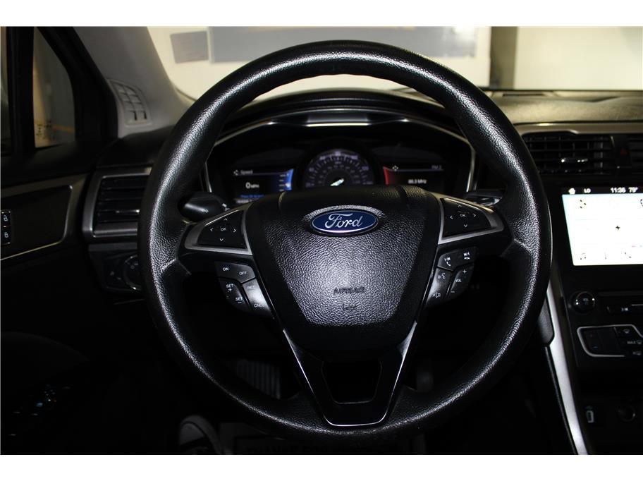 2017 Ford Fusion SE photo 21