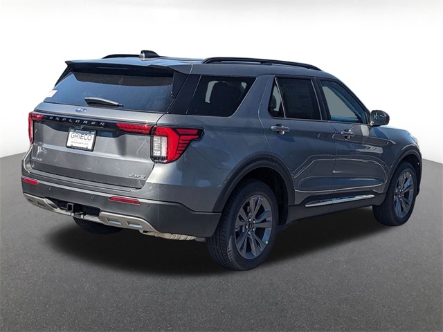 2025 Ford Explorer photo 2