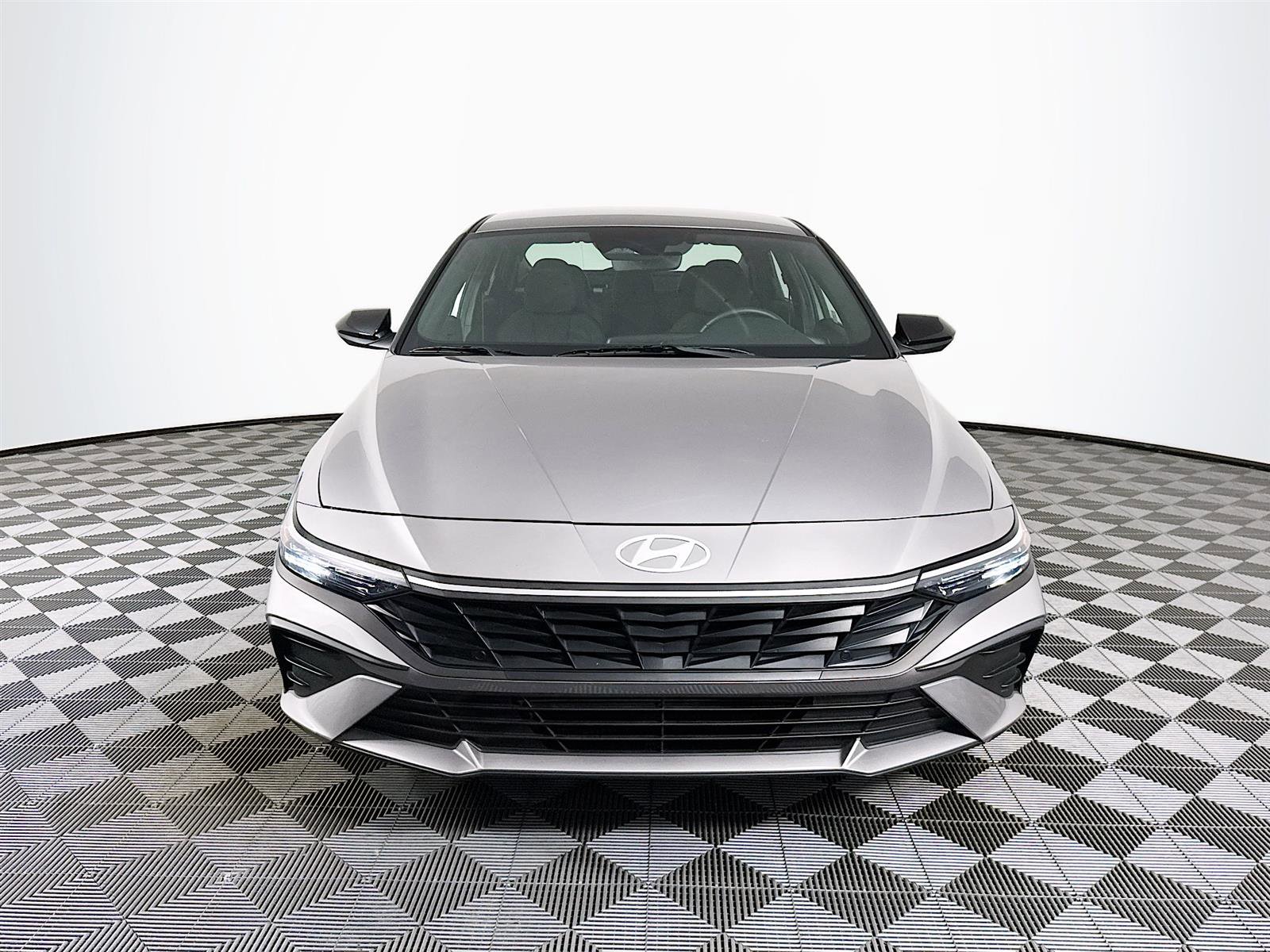 2025 Hyundai Elantra SEL Sport photo 2