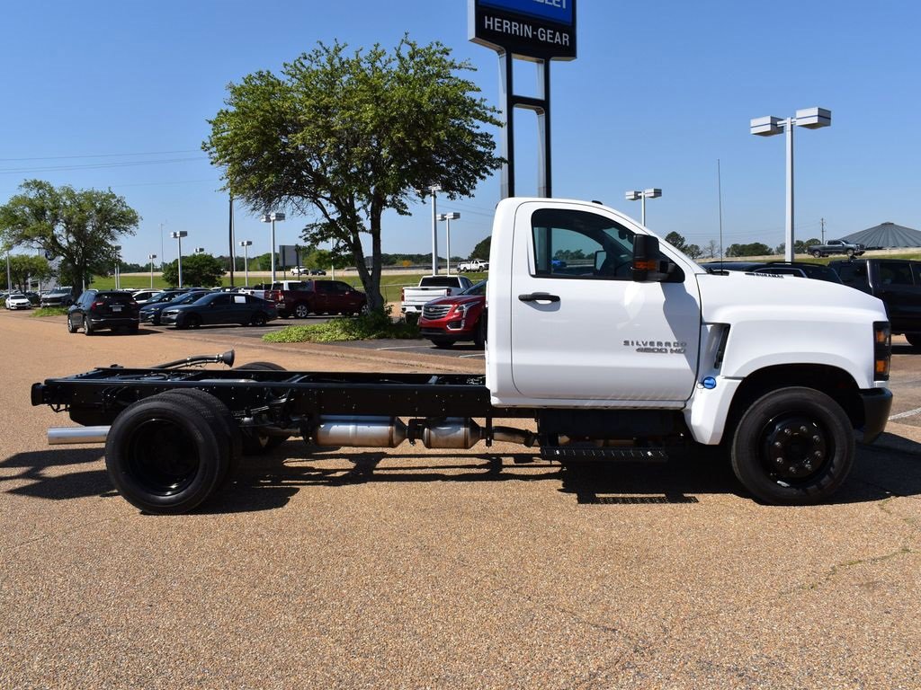 2024 Chevrolet Silverado 4500HD Work Truck photo 2