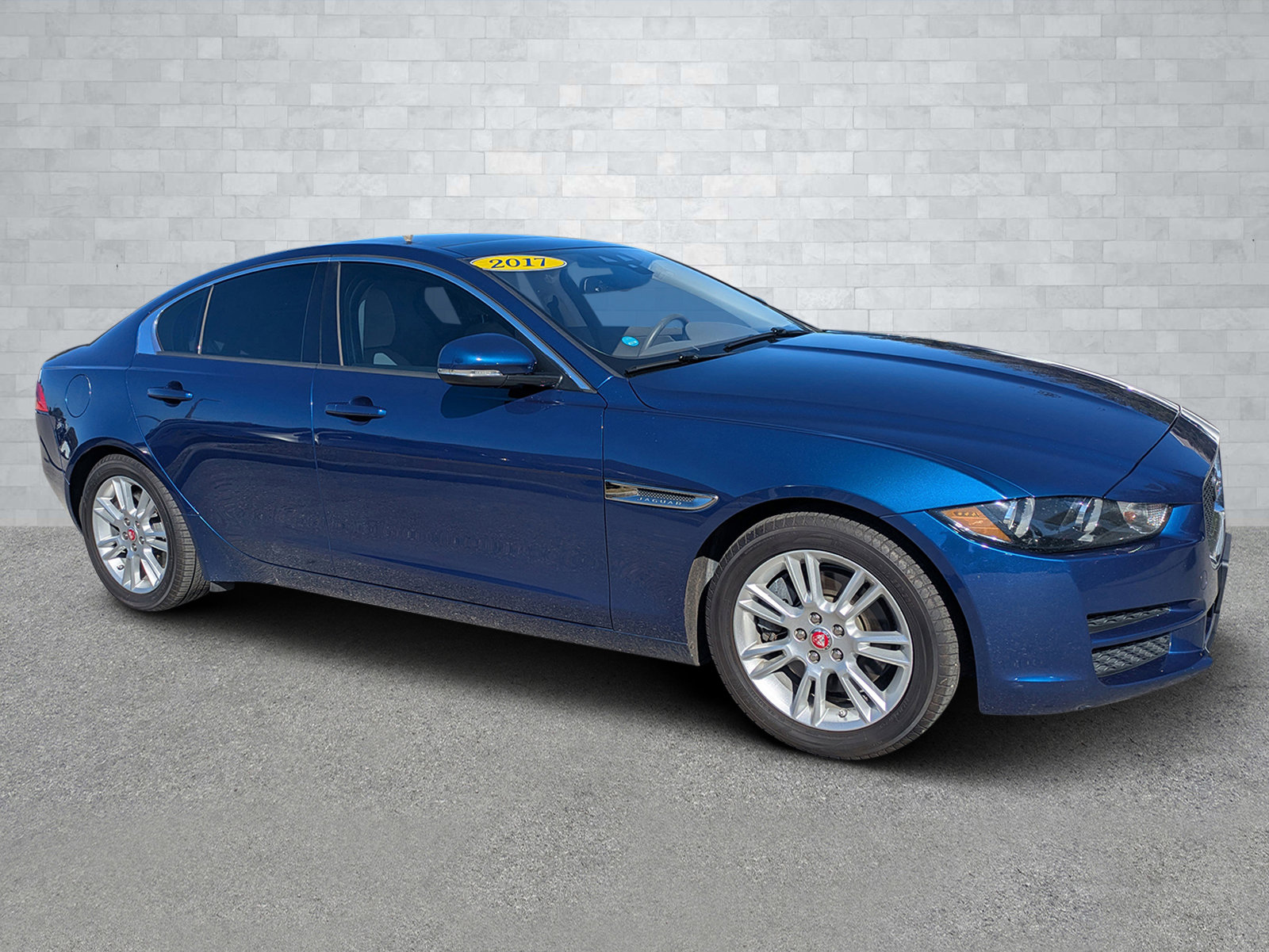 2017 Jaguar XE Premium's photo