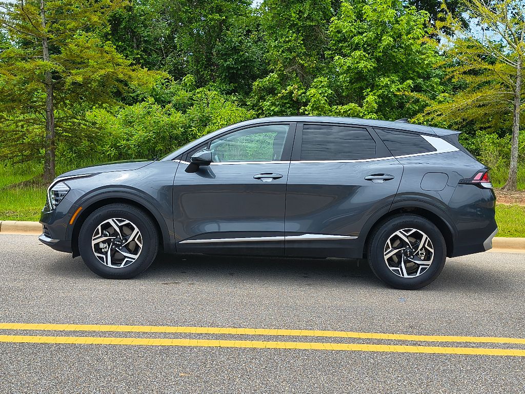 2024 Kia Sportage LX photo 2
