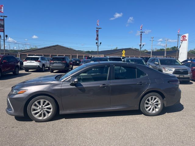 2023 Toyota Camry LE photo 3