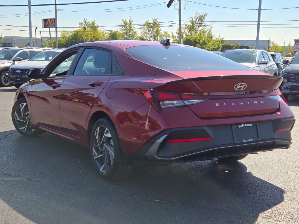 2025 Hyundai Elantra SEL Sport photo 11
