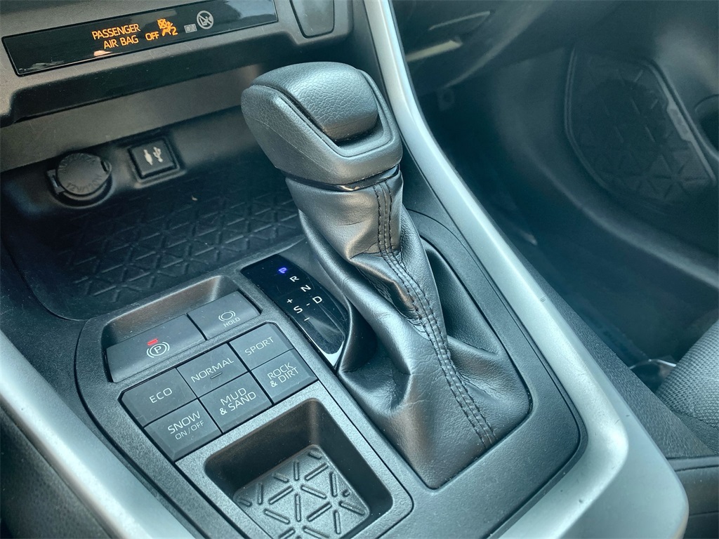 2019 Toyota RAV4 XLE photo 17