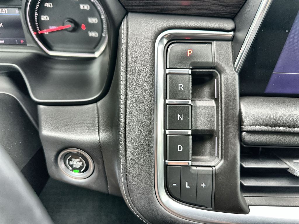 2021 Chevrolet Suburban LT photo 15