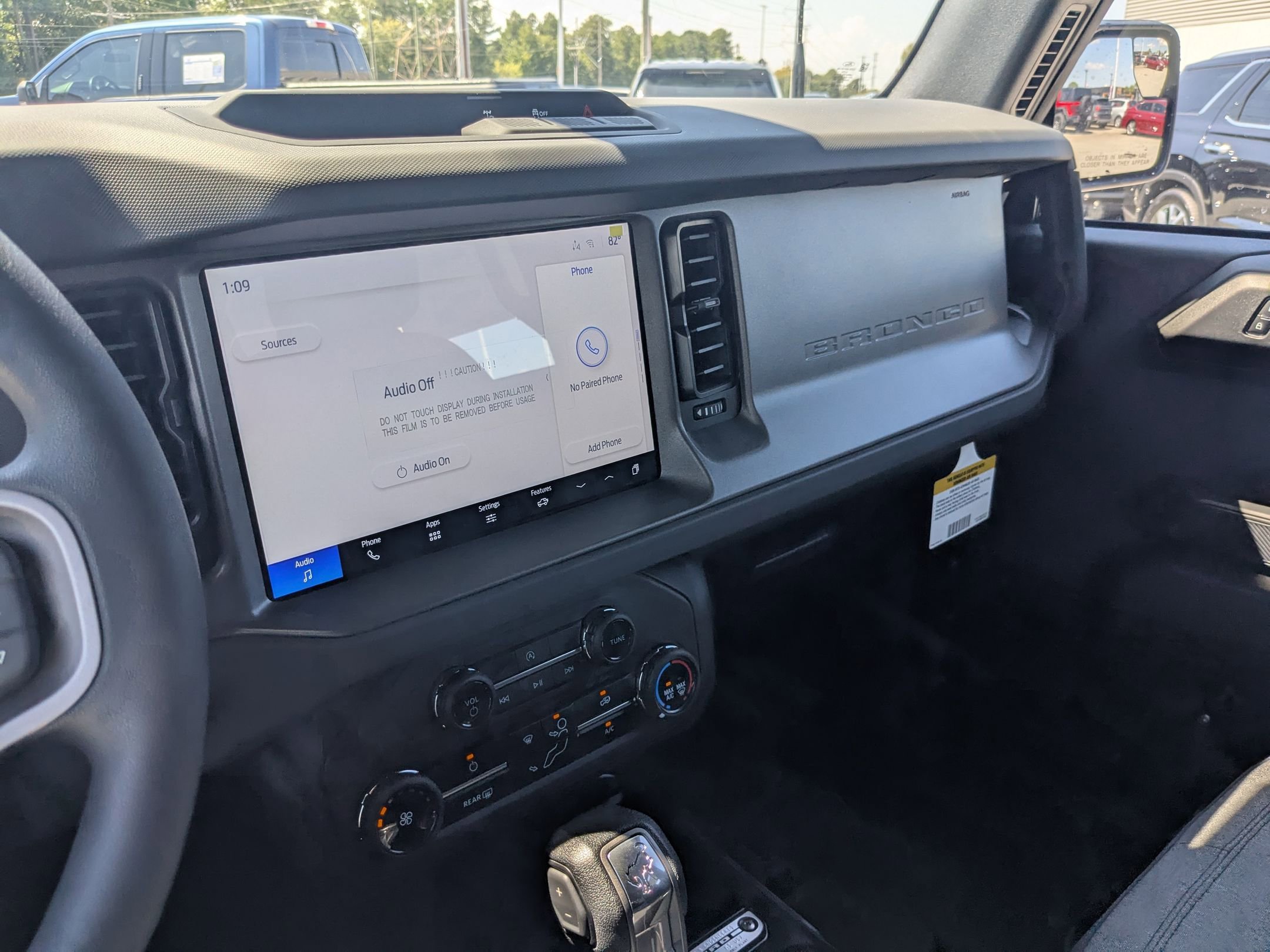 2025 Ford Bronco Base photo 16
