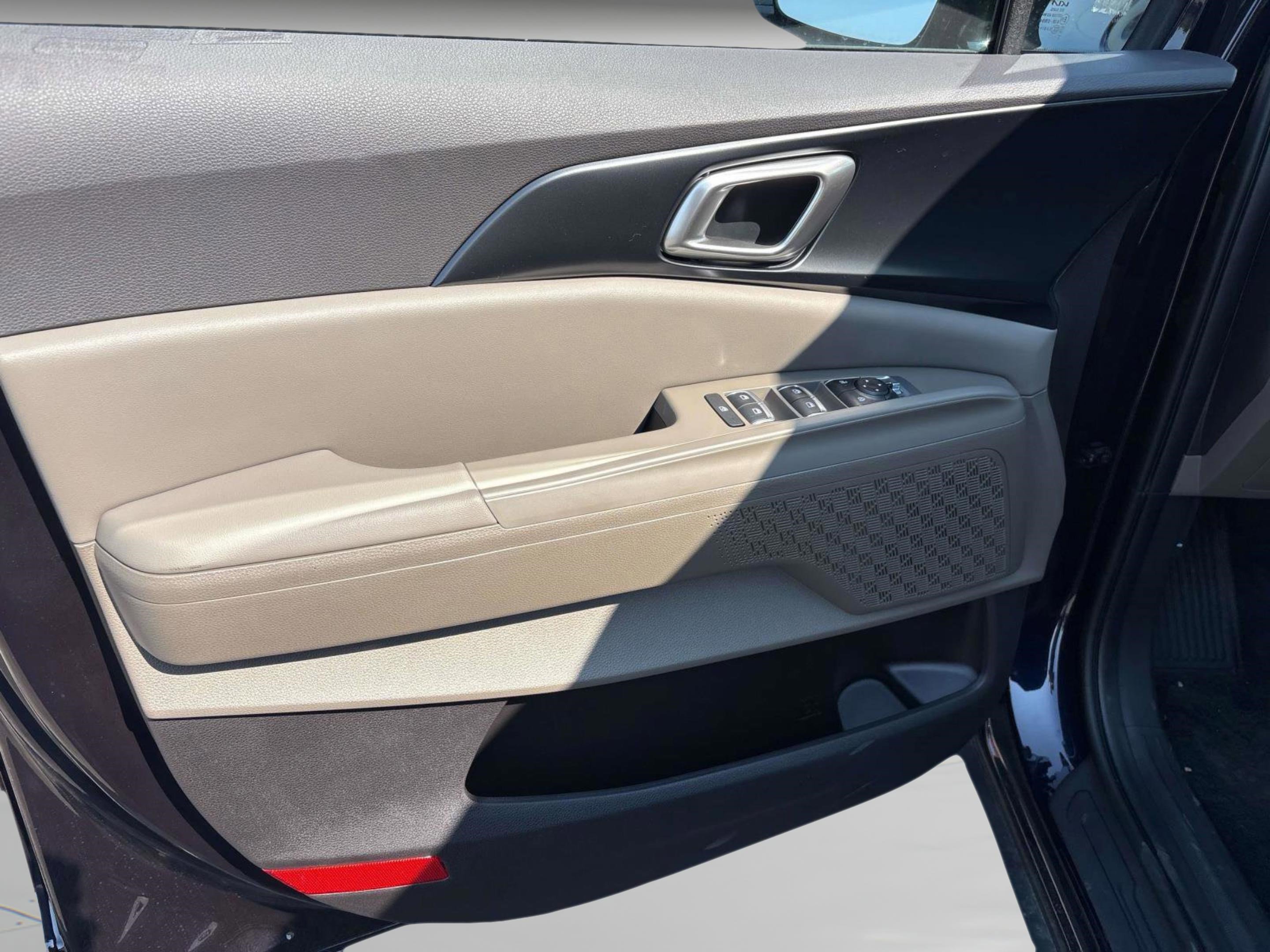 2026 Kia Carnival LX photo 18