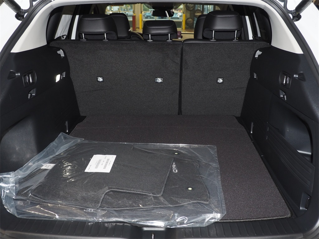 2025 Mazda CX-50 Preferred photo 3