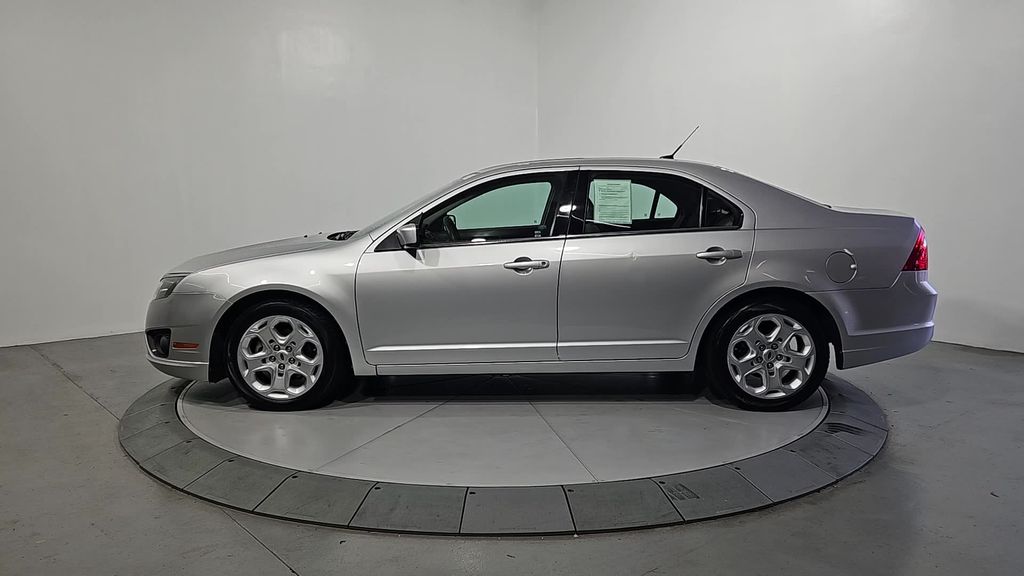 2011 Ford Fusion SE photo 2