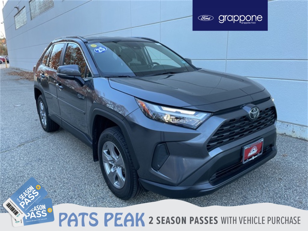 2025 Toyota RAV4 XLE's photo