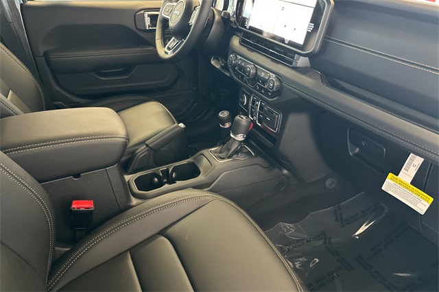 2025 Jeep Wrangler Sahara photo 15