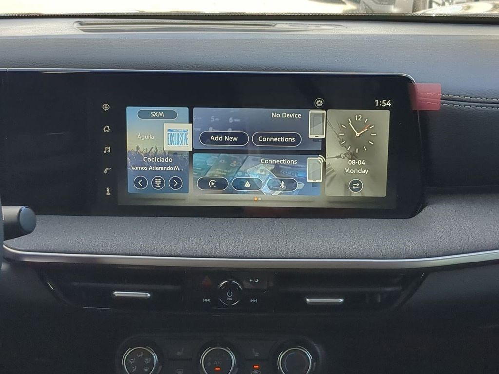2025 Nissan Kicks SV photo 12