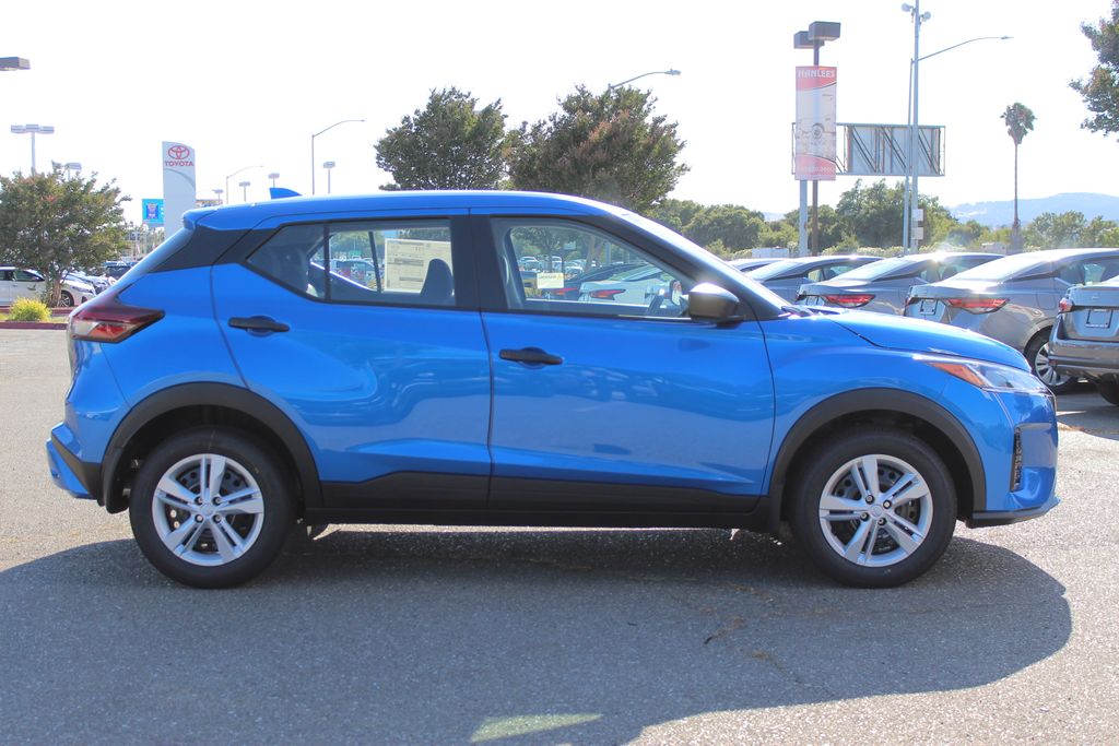 2025 Nissan Kicks Play S photo 5