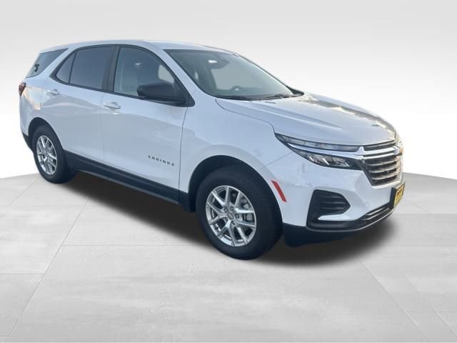 2022 Chevrolet Equinox LS's photo