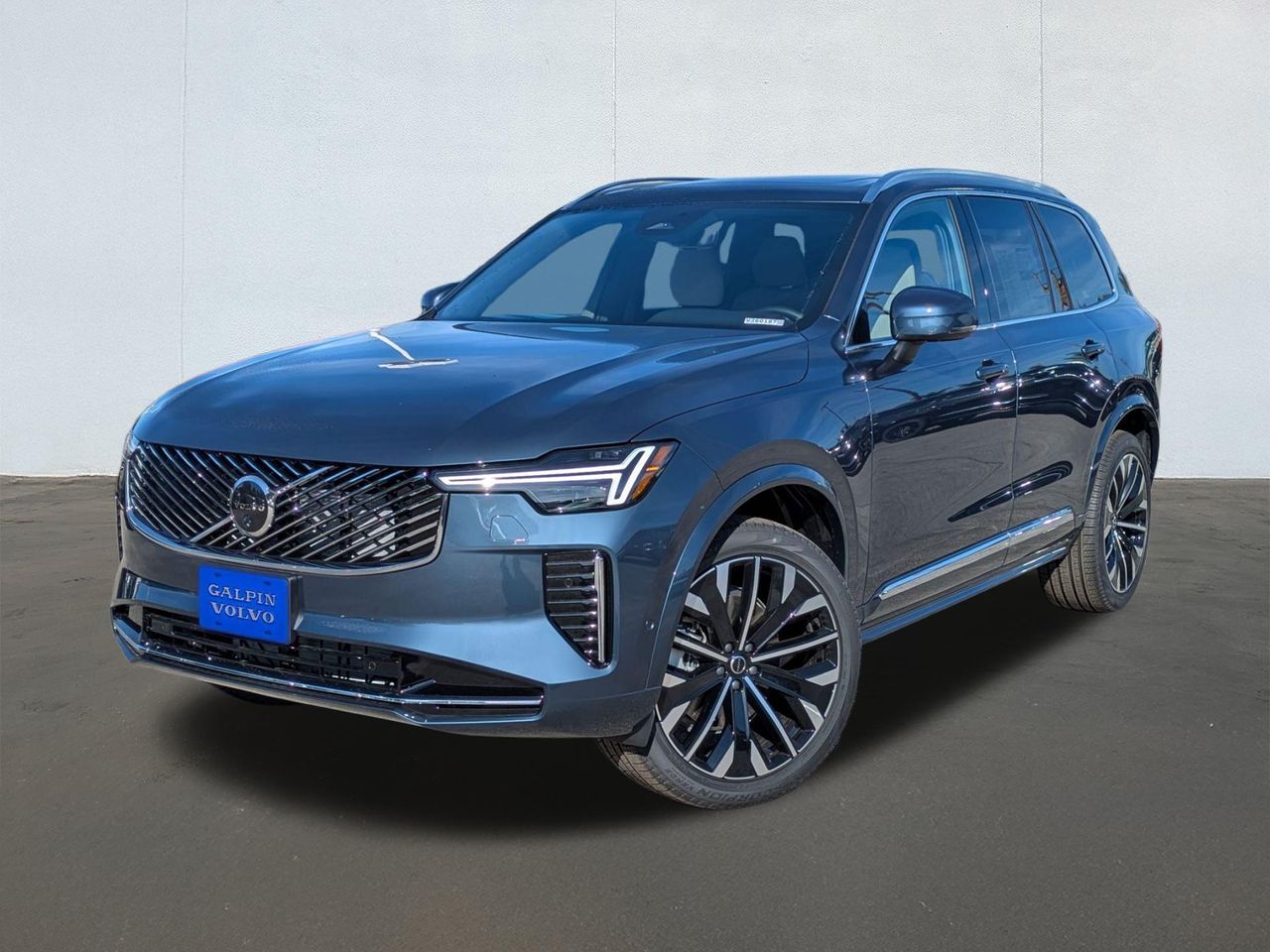 2026 Volvo XC90 Plus's photo