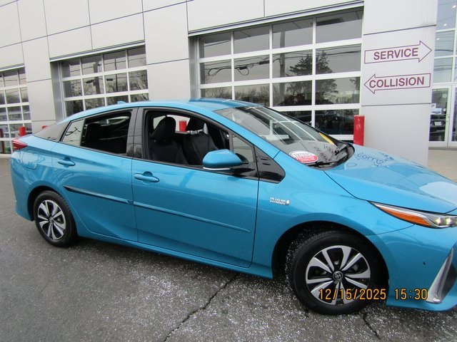 2017 Toyota Prius Prime Premium's photo