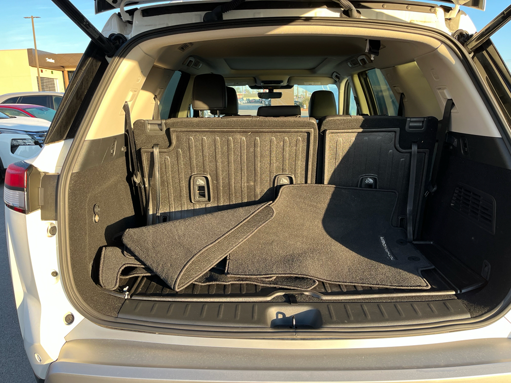 2024 Nissan Pathfinder Platinum photo 3