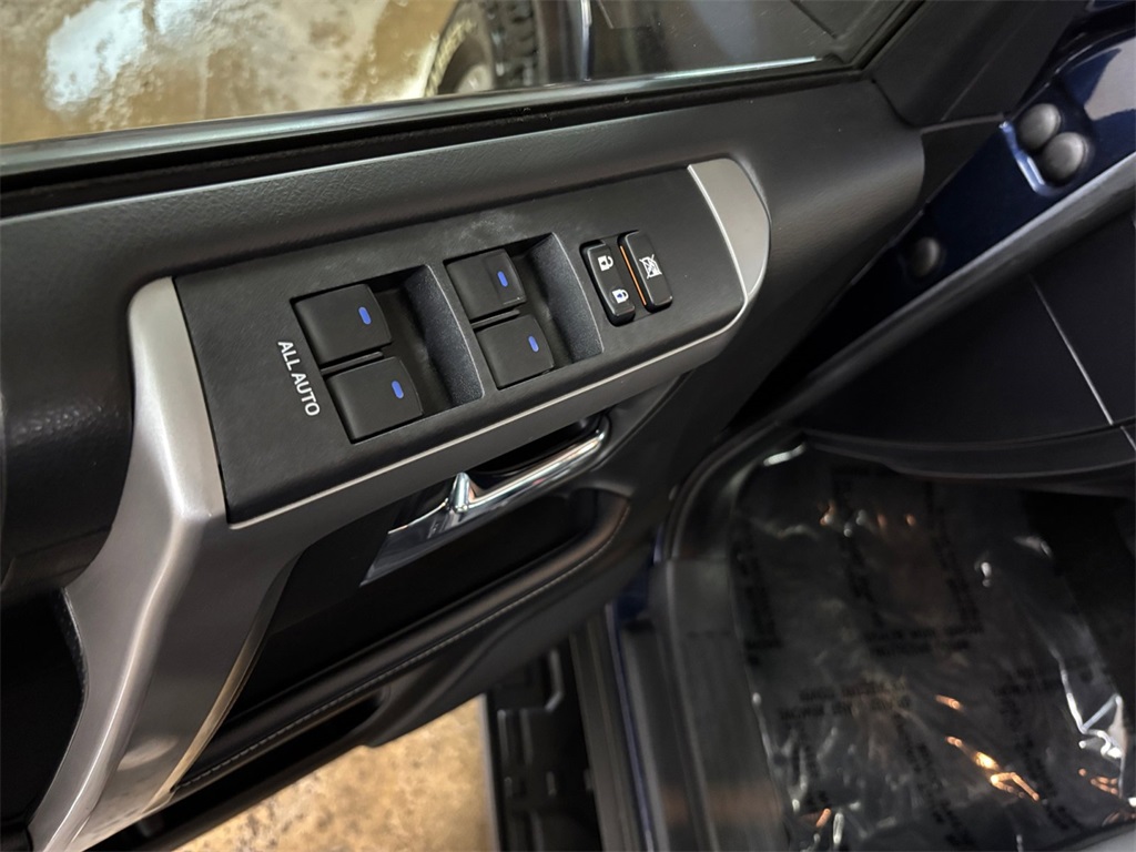 2017 Toyota 4Runner SR5 Premium photo 12