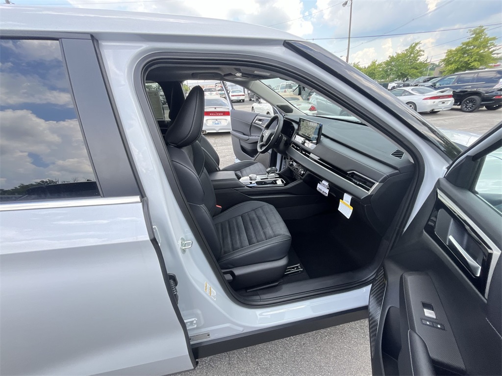 2025 Mitsubishi Outlander SE photo 24