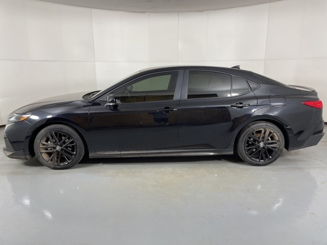 2025 Toyota Camry SE photo 4