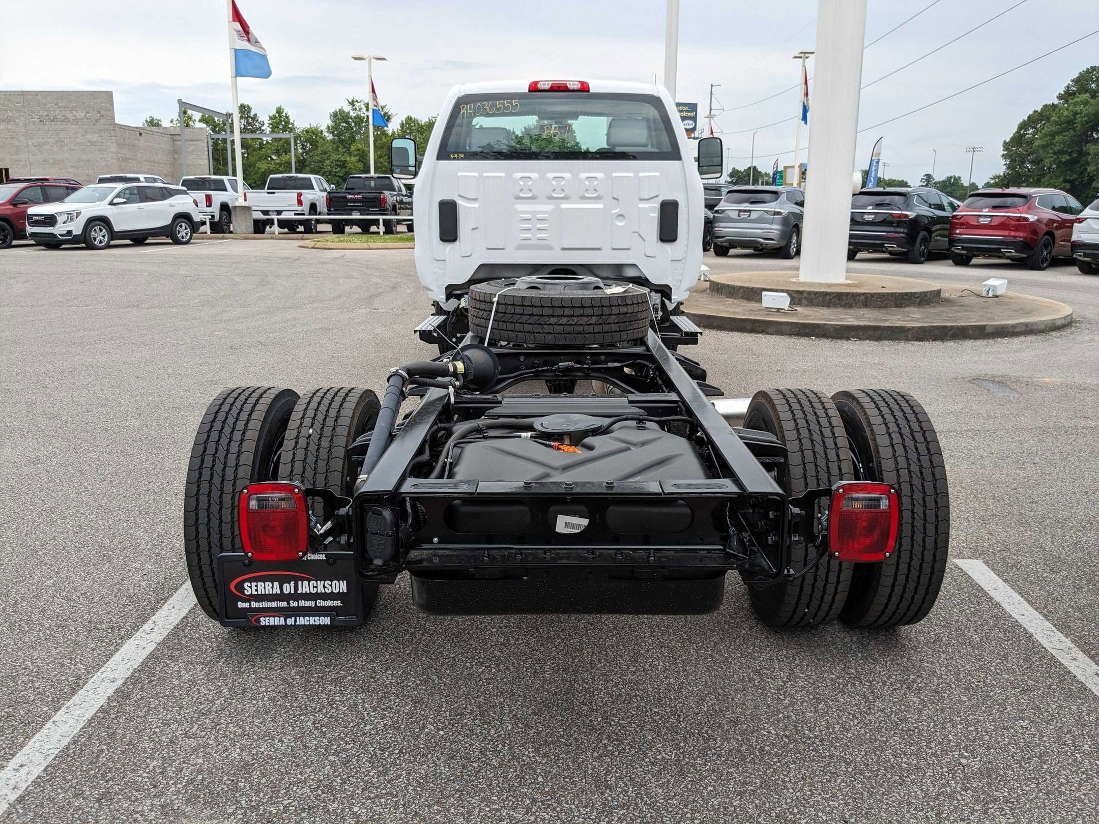 2024 Chevrolet Silverado 6500HD photo 4