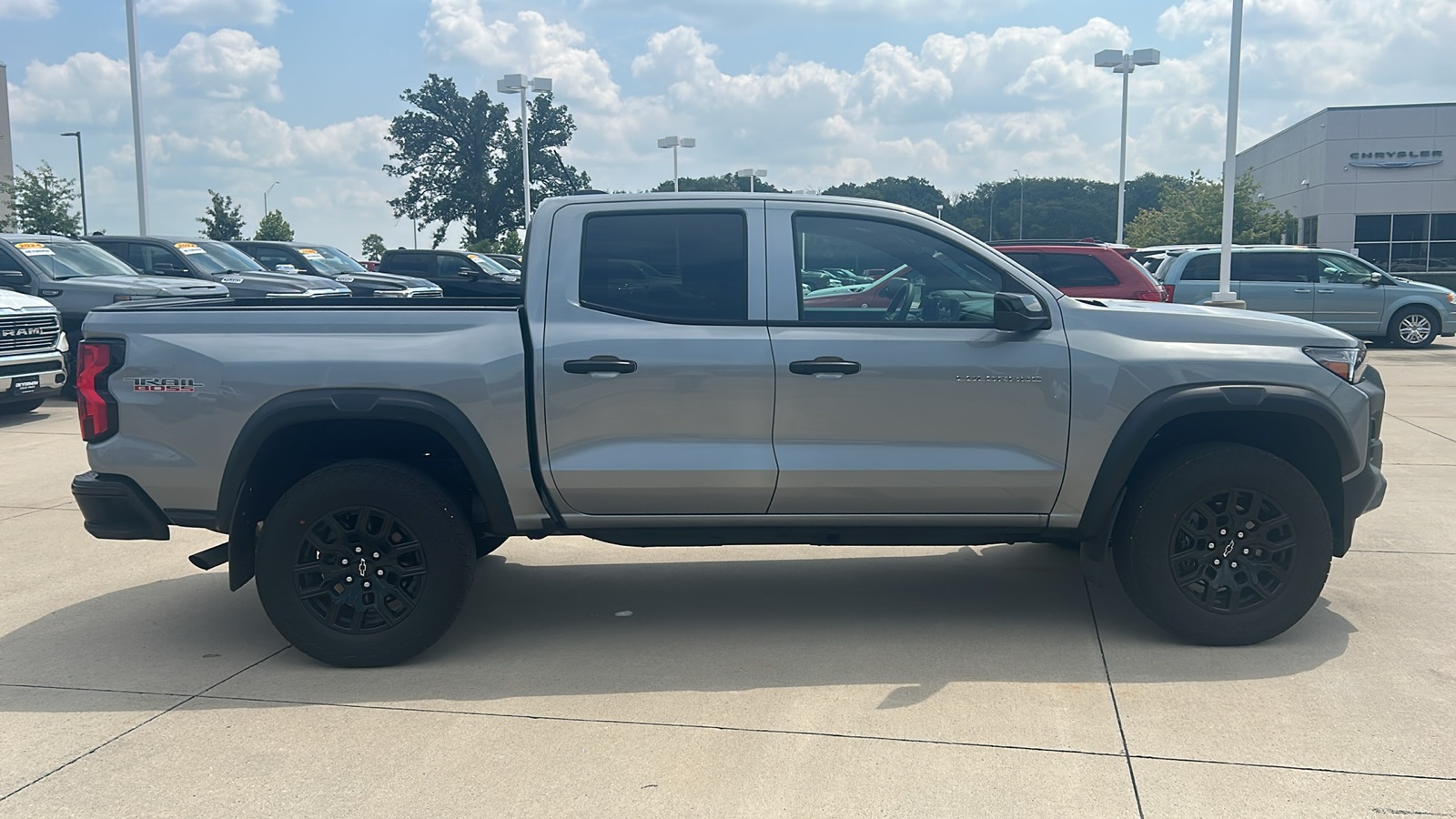 2024 Chevrolet Colorado Trail Boss photo 2