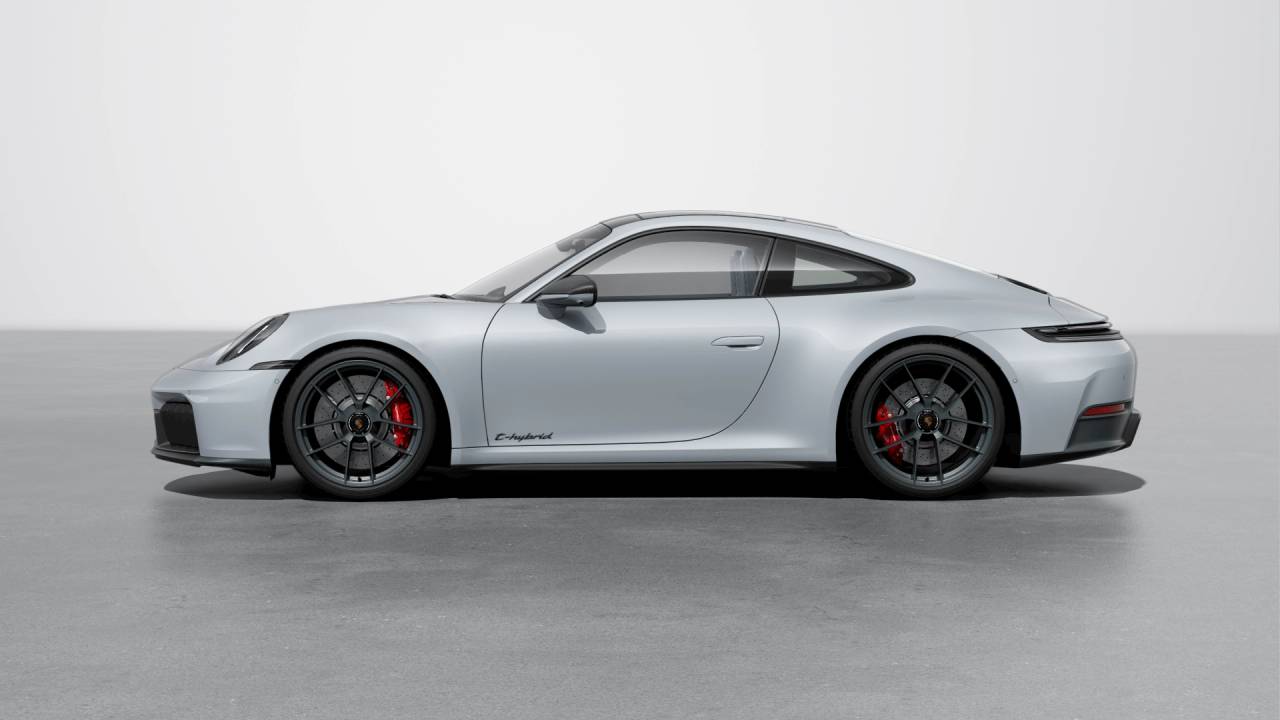 2026 Porsche 911 4 GTS photo 2