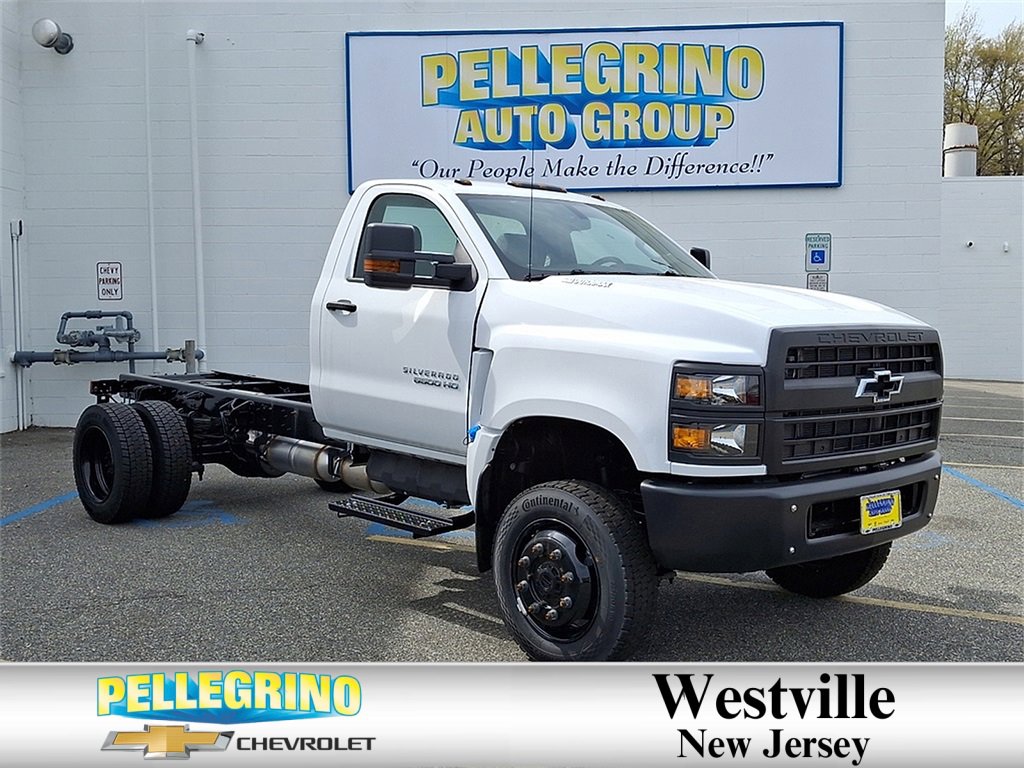2024 Chevrolet Silverado 4500 Medium Duty Chassis Cab Work Truck's photo