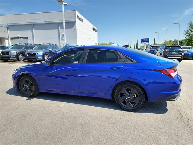 2022 Hyundai Elantra SEL Convenience photo 4