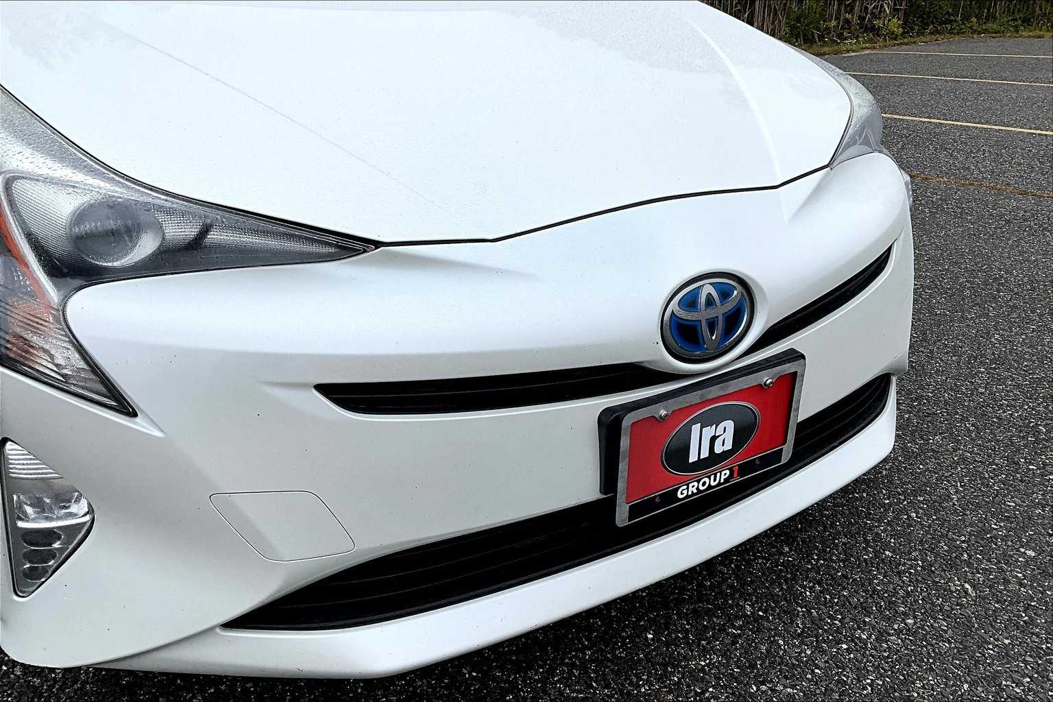 2016 Toyota Prius Three Touring photo 30