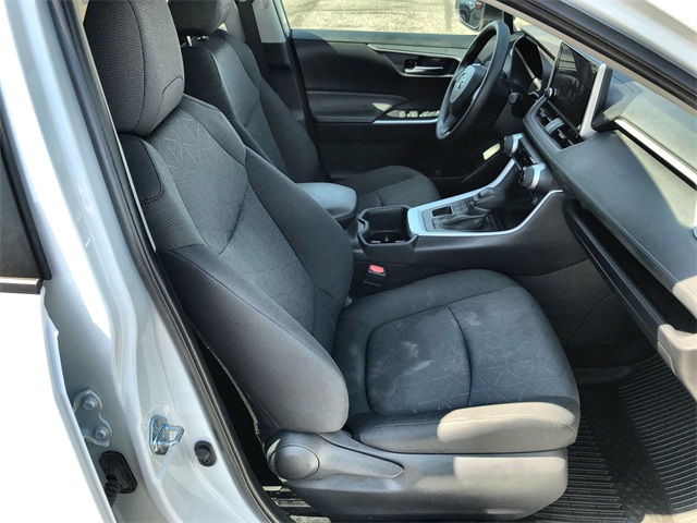 2024 Toyota RAV4 XLE photo 13