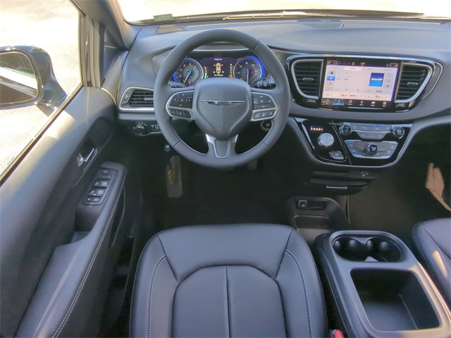2026 Chrysler Voyager LX photo 17
