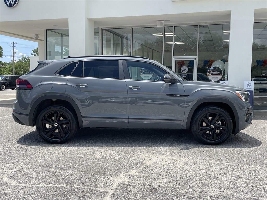 2025 Volkswagen Atlas Cross Sport SEL R-Line photo 5