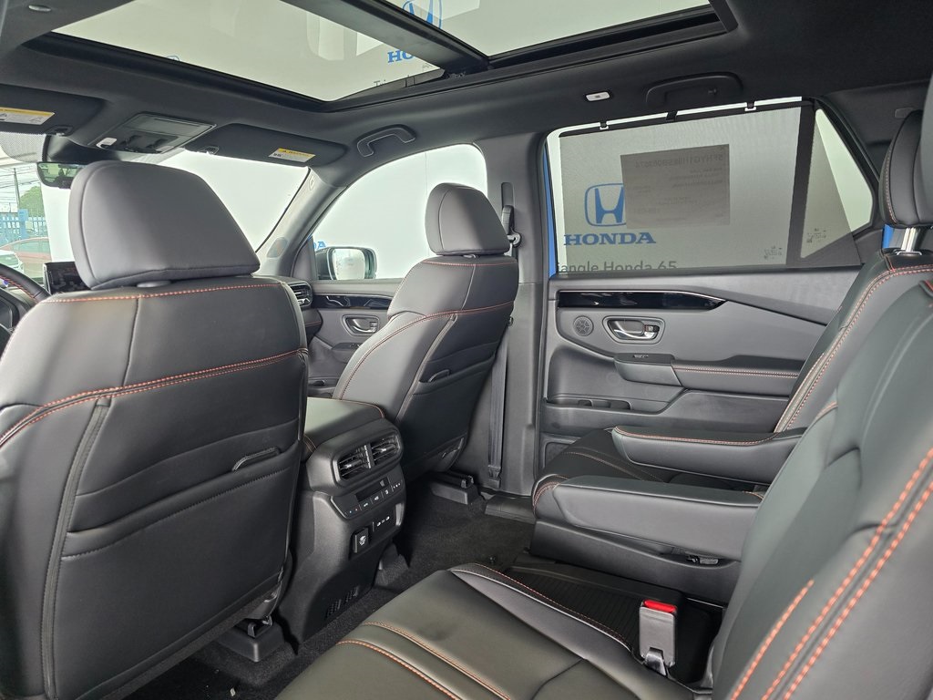 2025 Honda Pilot TrailSport photo 17