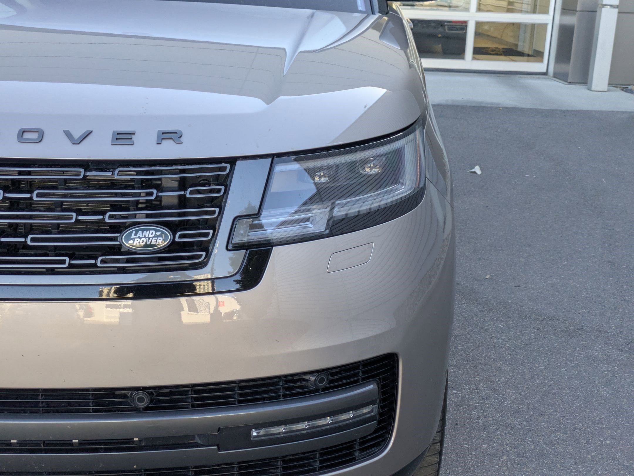 2023 Land Rover Range Rover SE photo 10