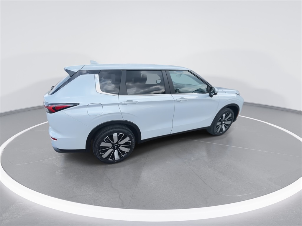 2025 Mitsubishi Outlander SE photo 8