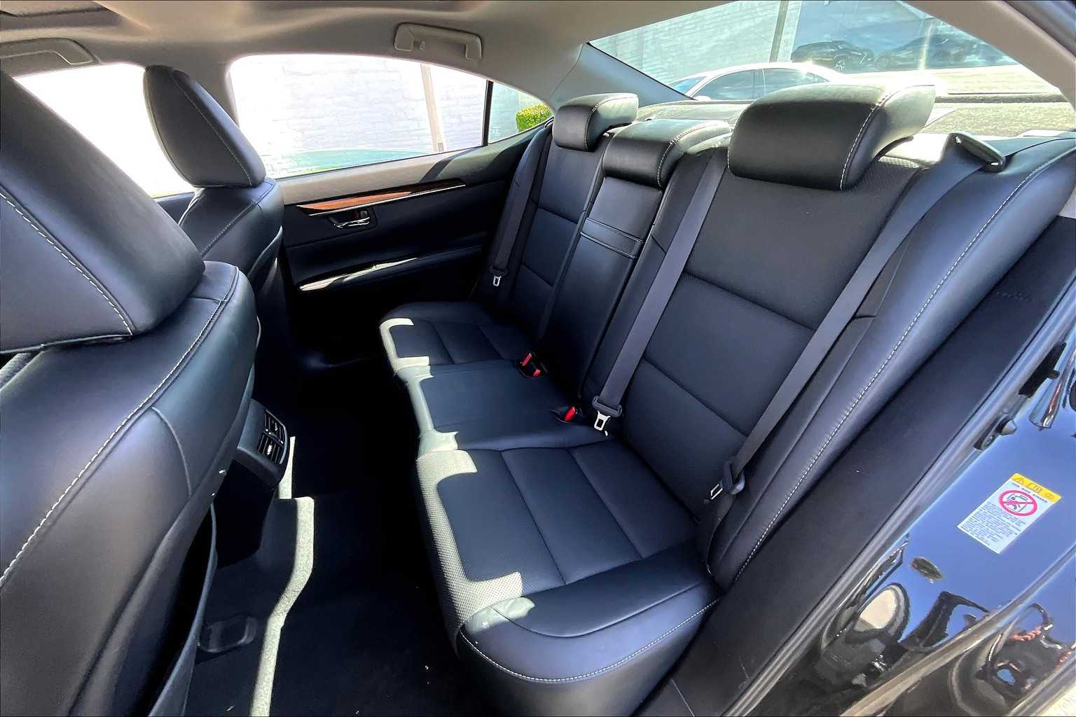 2017 Lexus ES 350 photo 19