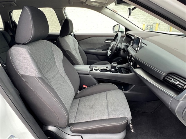 2022 Nissan Rogue SV photo 17