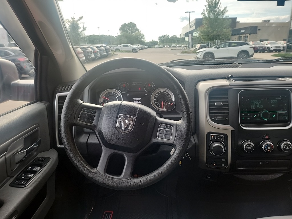 2013 Ram 1500 SLT photo 3