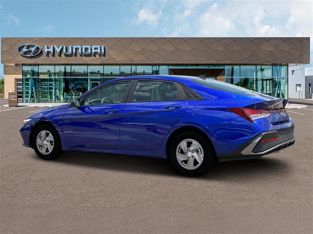 2025 Hyundai Elantra SE photo 4