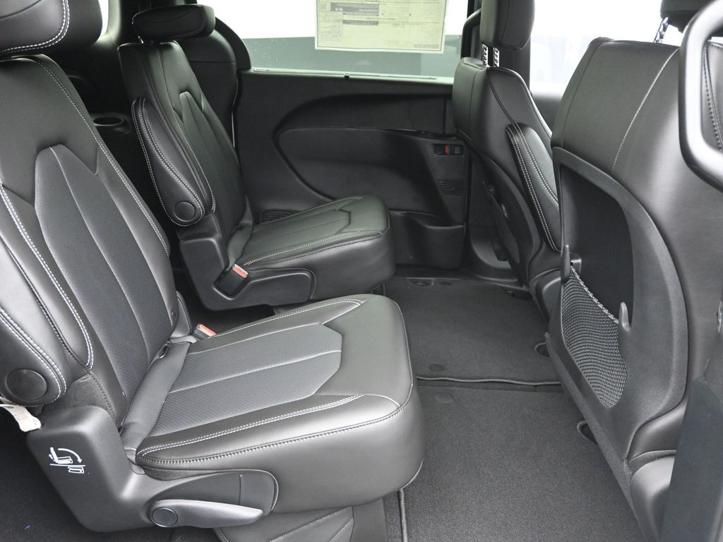 2026 Chrysler Voyager LX photo 6