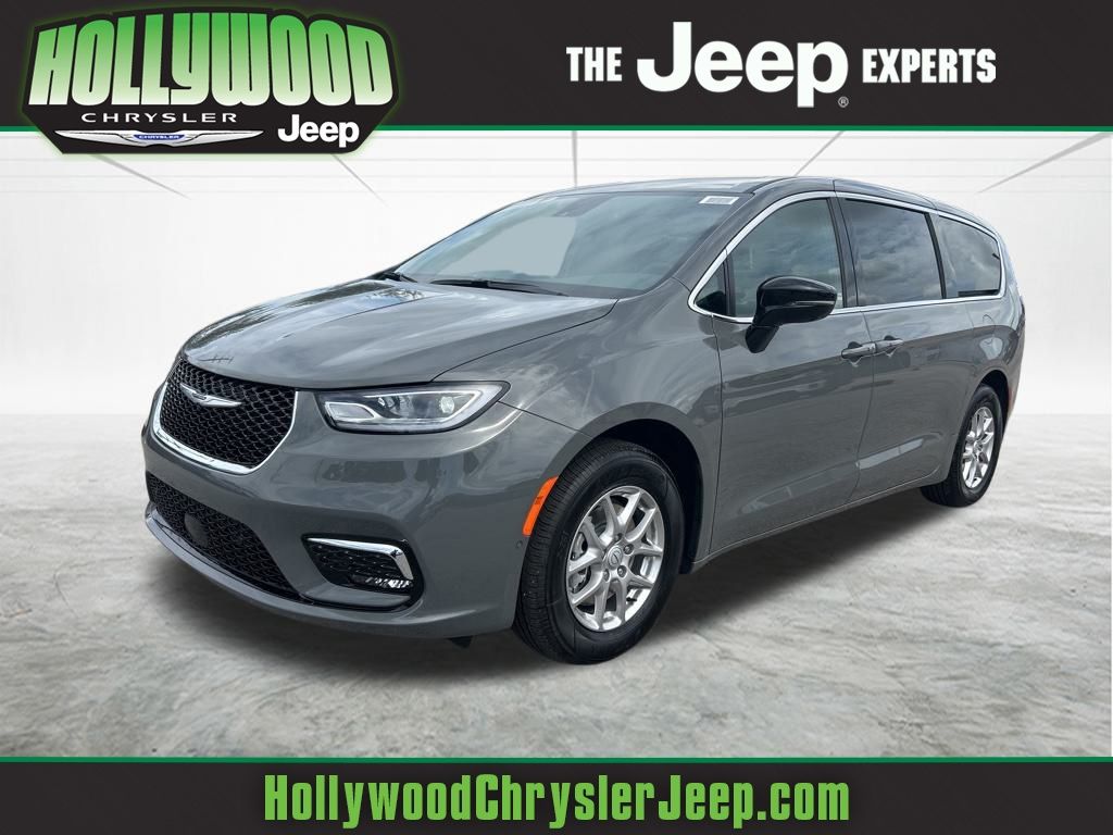 2025 Chrysler Pacifica Select's photo